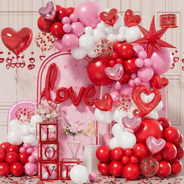 Ballons à cœur rouge