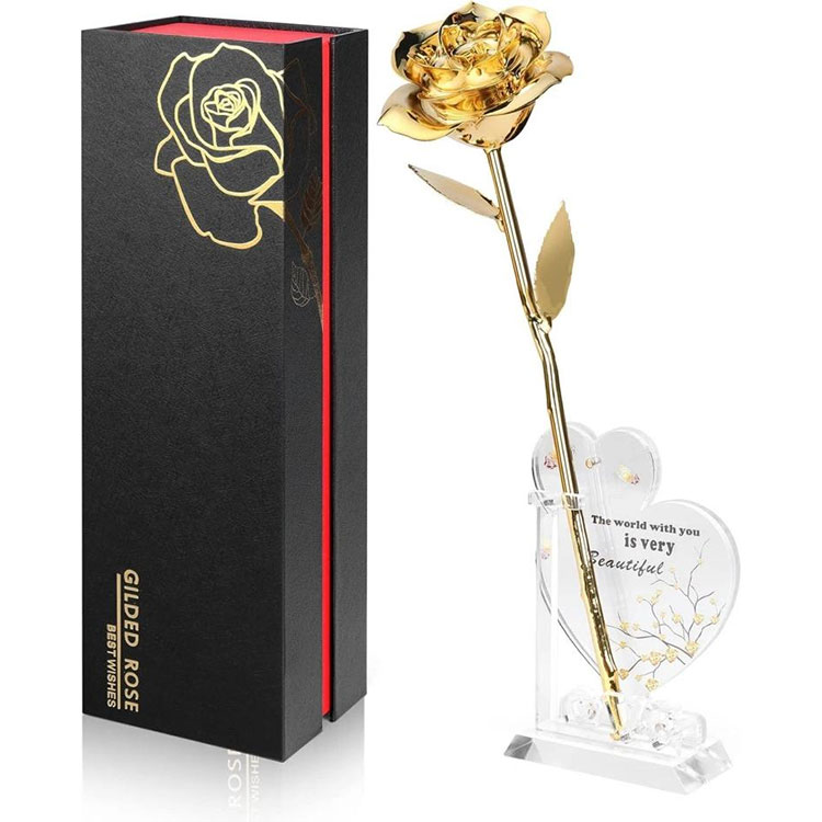Véritable rose trempée dans de l'or 24 carats.