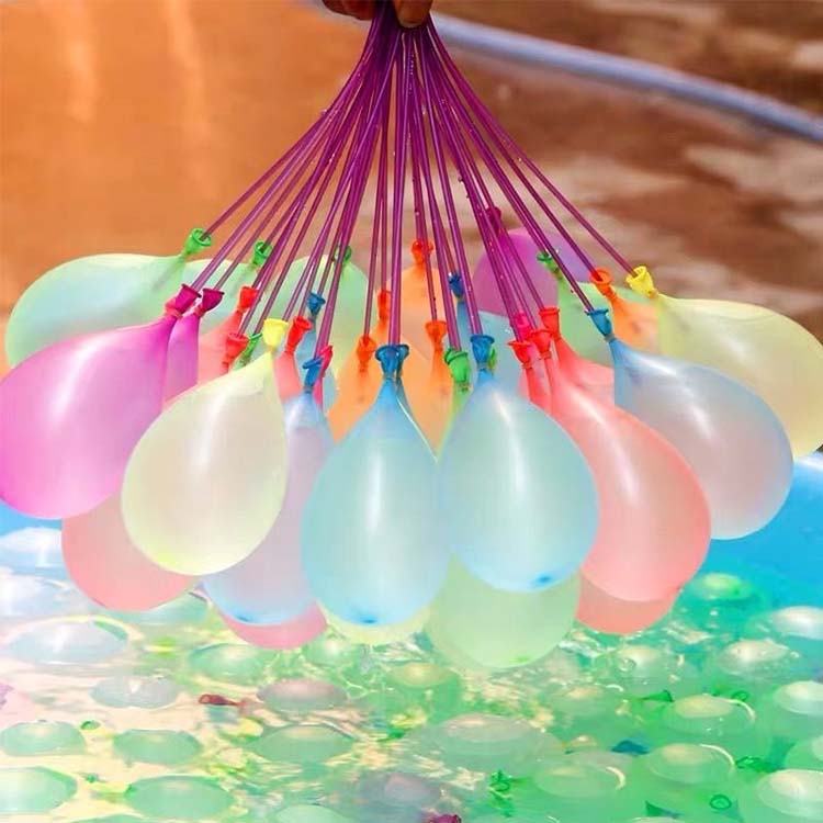 Ballon rempli d'eau à eau courte